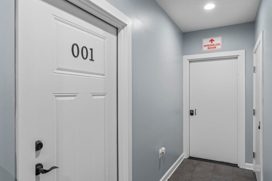 More Photos Of 104 Loudoun St SW, Leesburg Storefront Retail Office For Sale