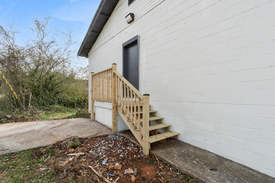 More Photos Of 3 Johnson Ave, Newnan Office Residential For Sale