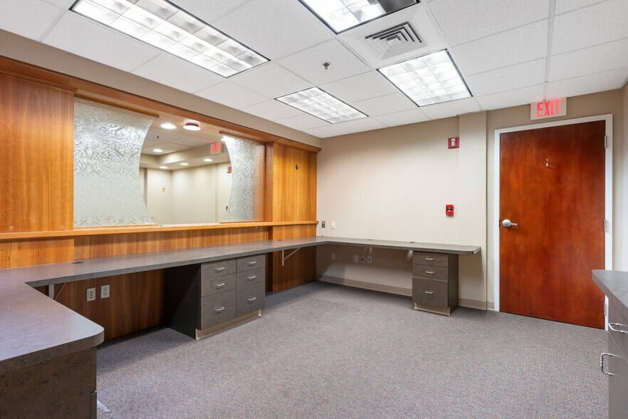 More Photos Of 223 Chief Justice Cushing Hwy, Cohasset Medical For Lease