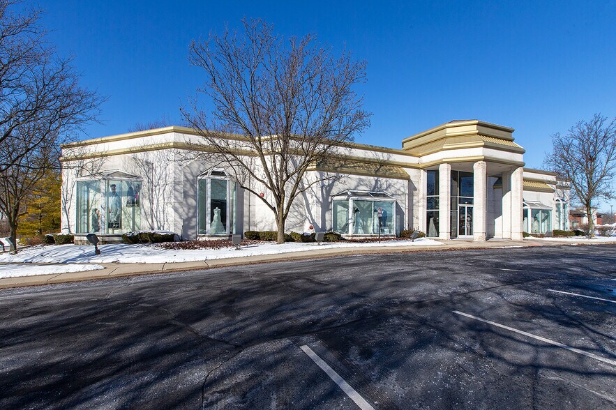 More Photos Of 607 E Golf Rd, Schaumburg Freestanding For Sale