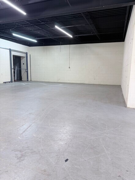 More Photos Of 2624 Colerain Ave, Cincinnati Warehouse For Lease