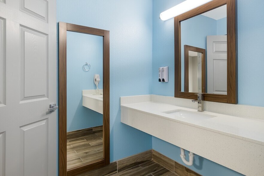 More Photos Of 4407 27th St, Orange Hotel For Sale