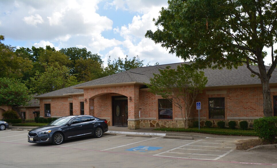 More Photos Of 2309 Virginia Pky, McKinney Medical For Lease