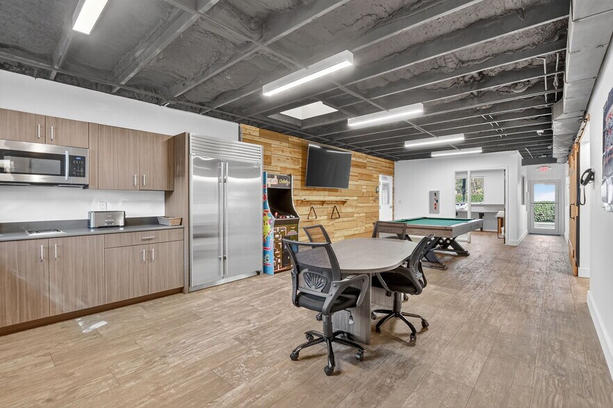 More Photos Of 442 NW 35th St, Boca Raton Office For Sale