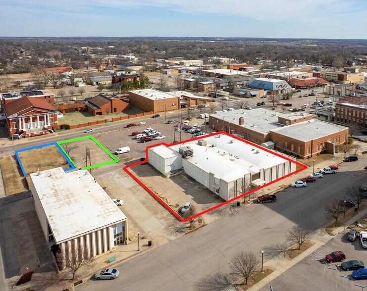More Photos Of 215 N Bell Ave, Shawnee Light Manufacturing For Lease