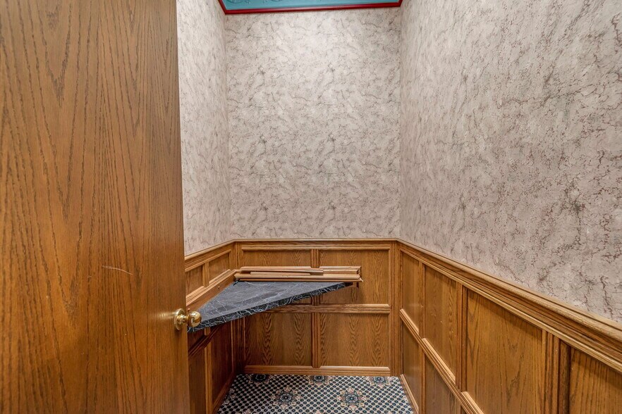 More Photos Of 112 S Pine St, Norborne Bank For Sale