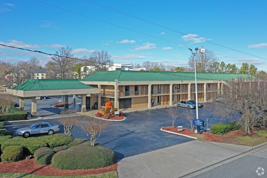 More Photos Of 2004 Veasley St, Greensboro Hotel For Sale
