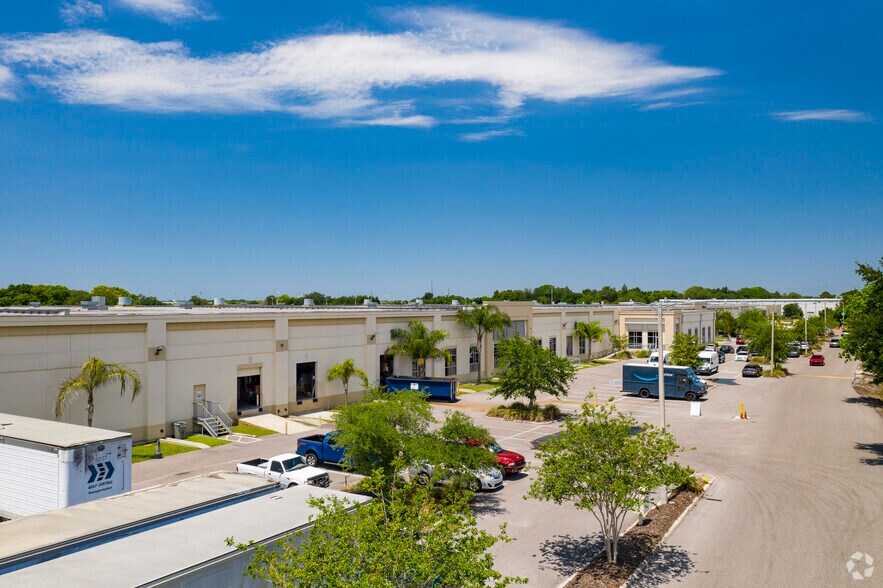 More Photos Of 8800-8824 E Adamo Dr, Tampa Distribution For Lease