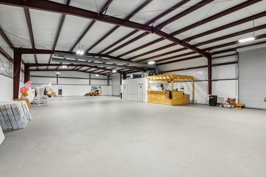 More Photos Of 308 Mill Creek Dr, Hull Warehouse For Sale