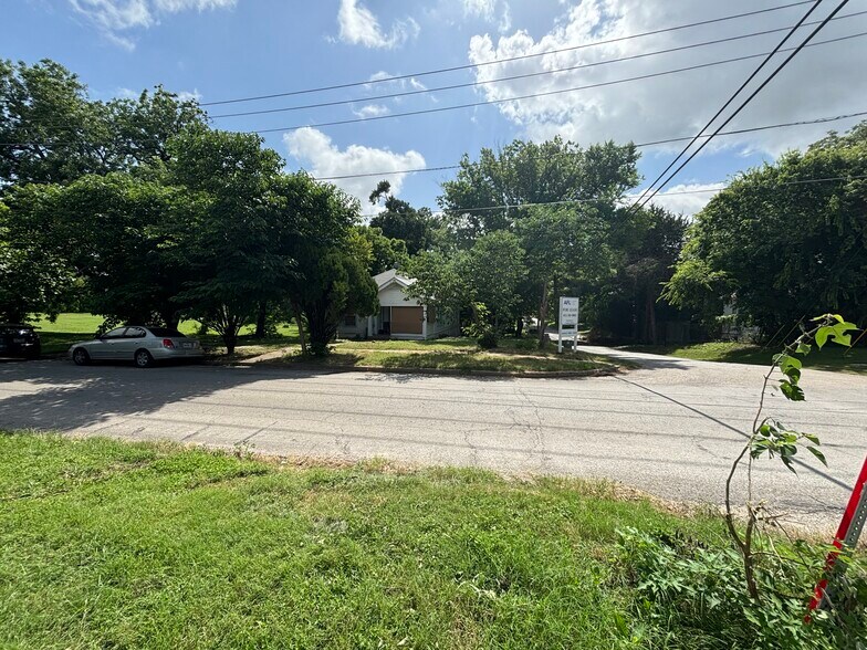 More Photos Of 1402 Englewood Rd, Dallas Healthcare For Lease