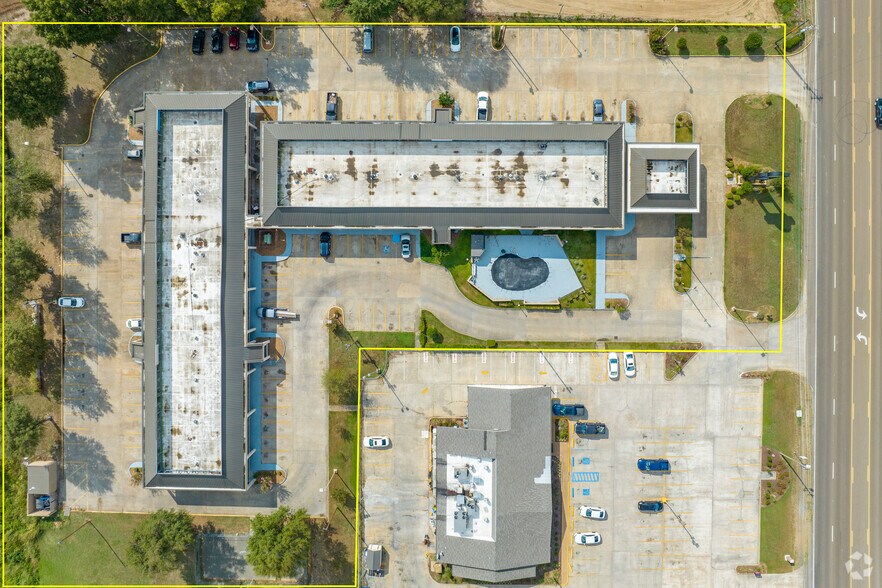 More Photos Of 2701 Highway 82 E, Greenville Hotel For Sale