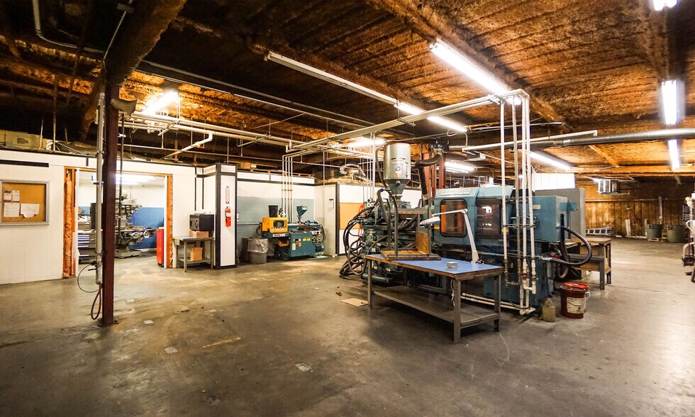 More Photos Of 1413 Sam Bass Rd, Round Rock Warehouse For Lease