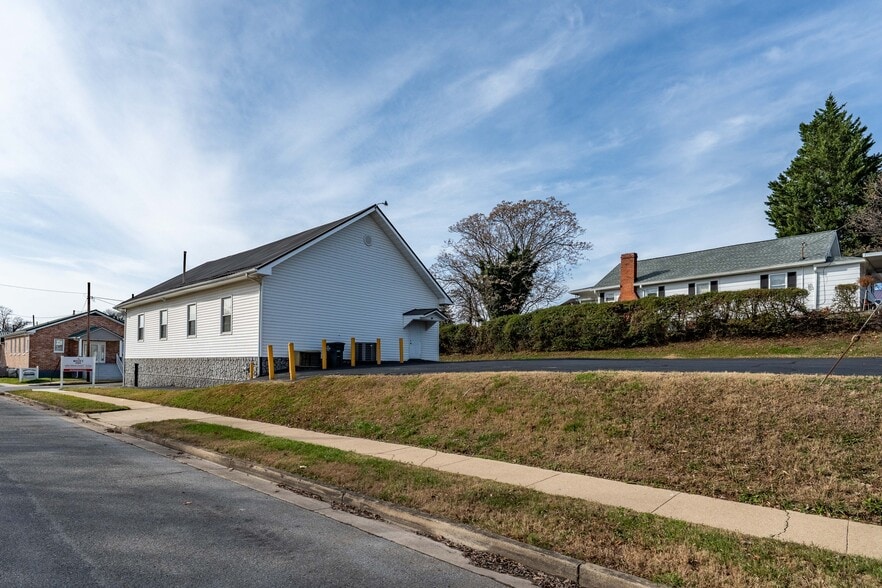 More Photos Of 1025 Maple St, Kingsport Religious Facility For Sale