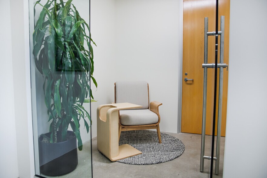 More Photos Of 27200 Tourney Rd, Valencia Office For Lease