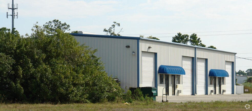More Photos Of 2508 Andalusia Blvd, Cape Coral Warehouse For Lease