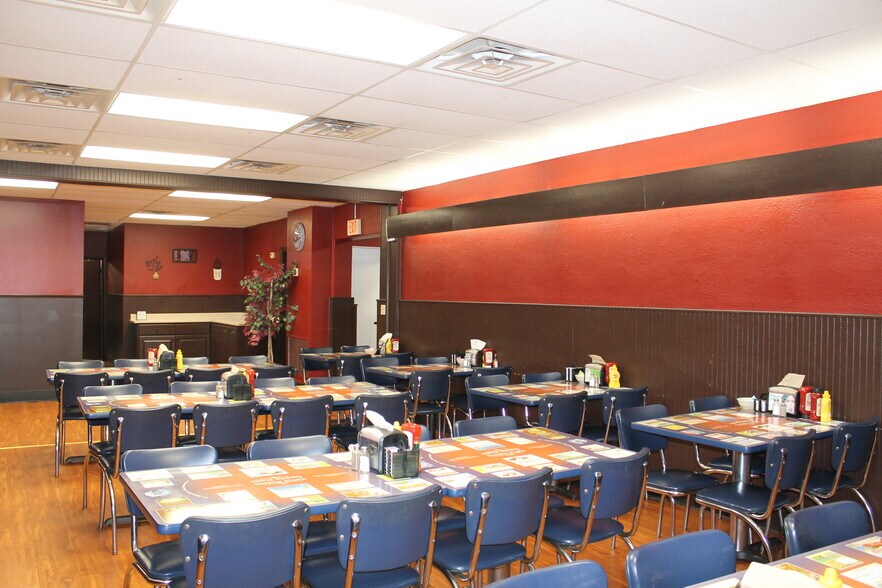 More Photos Of 145 S Main St, Saint Clair Storefront For Sale