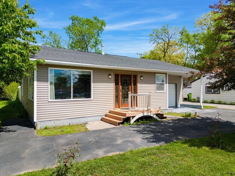 More Photos Of 7969 Richardson Rd, West Bloomfield Office Residential For Sale