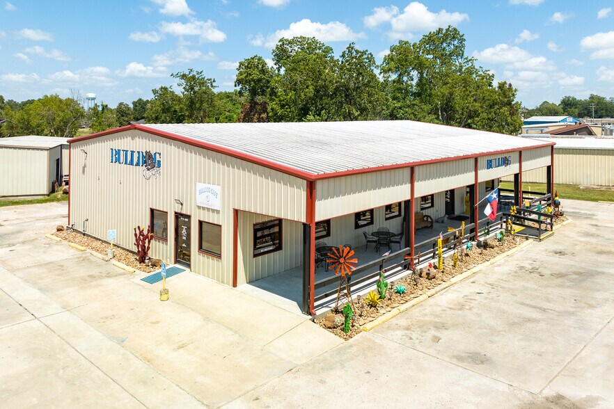 More Photos Of 714 N Main St, Sweeny Restaurant For Sale