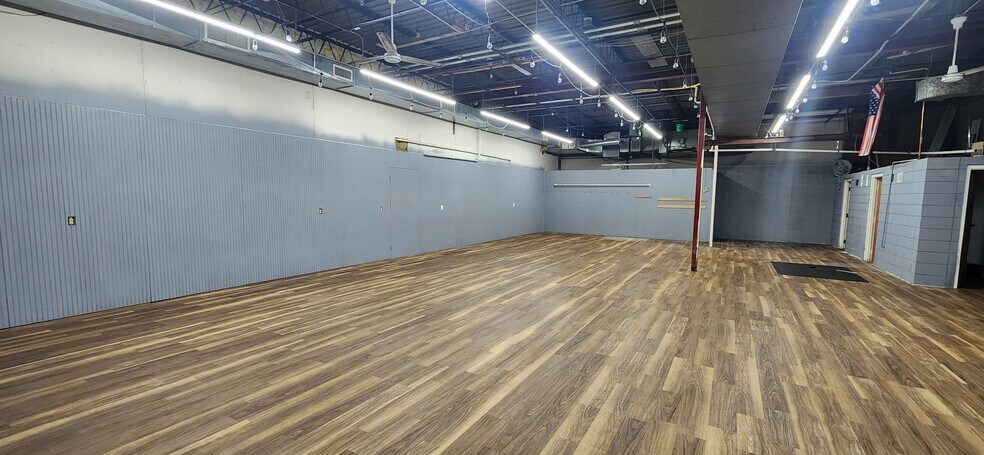 More Photos Of 935 Horicon St, Mayville Freestanding For Lease