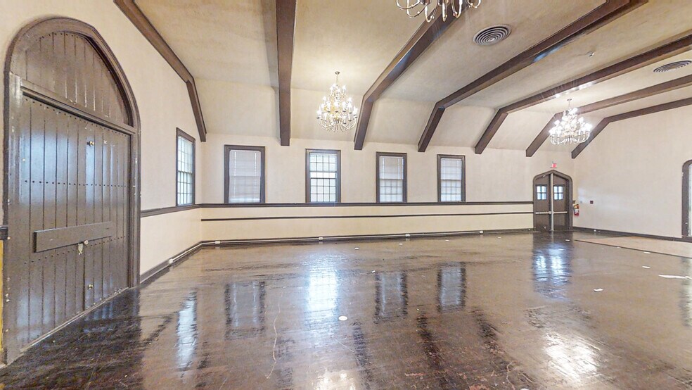 More Photos Of 1015 13th St, Columbus General Retail For Sale