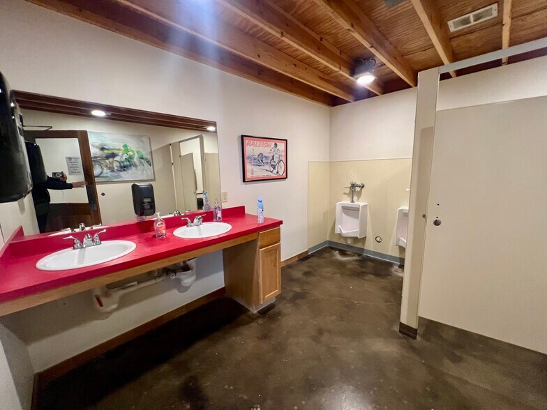 More Photos Of 416-420 E 2nd St, Tulsa Storefront Retail Office For Lease