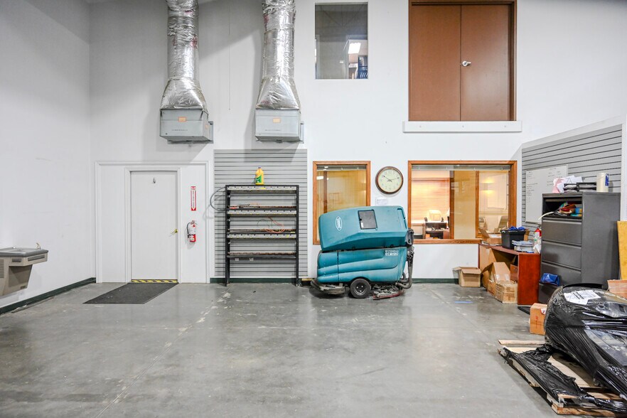 More Photos Of 480 S Geneva Rd, Vineyard Industrial For Lease