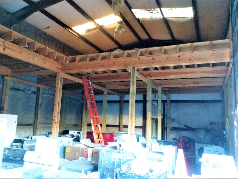 More Photos Of 8709 Irvington Blvd, Houston Warehouse For Sale