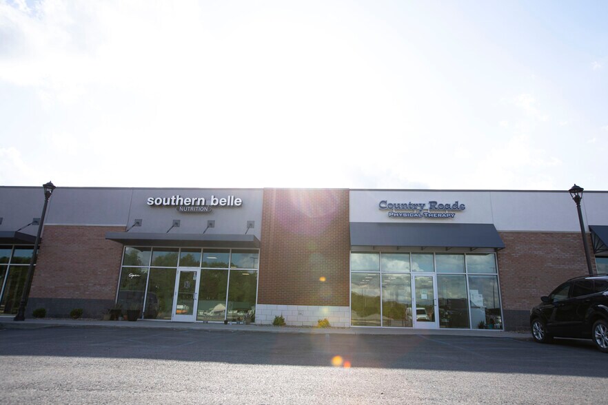 More Photos Of 2600 Middletown Commons, White Hall Storefront For Lease