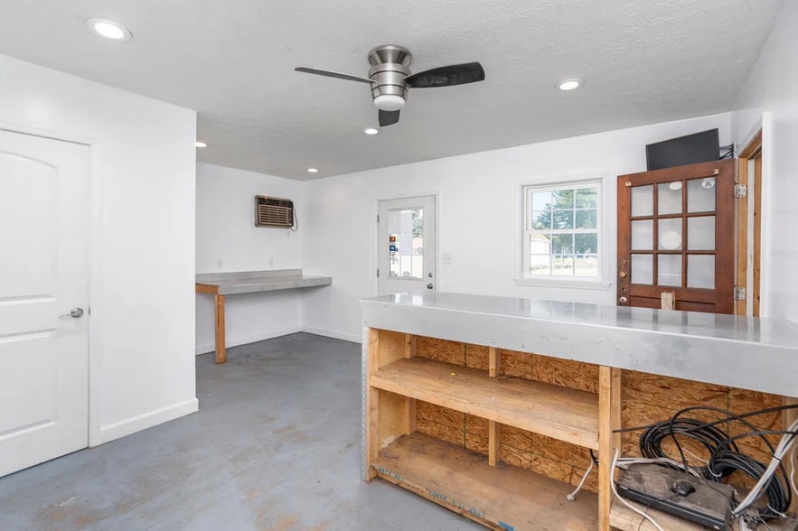 More Photos Of 3231 Stuarts Draft Hwy, Stuarts Draft Warehouse For Sale