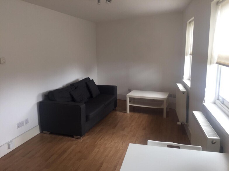 More Photos Of 63 Courthill Road Rd, London Specialty For Sale