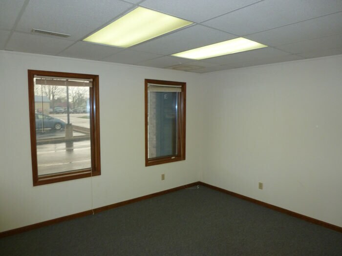More Photos Of 1415 Lincoln Way W, Osceola Office For Lease
