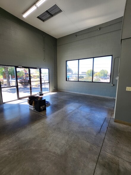 More Photos Of 310 SE Railroad St, Bend Storefront Retail Residential For Lease