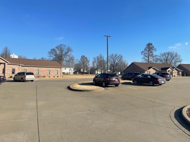 More Photos Of 1308 Brenda Ave, Perryville Office For Lease