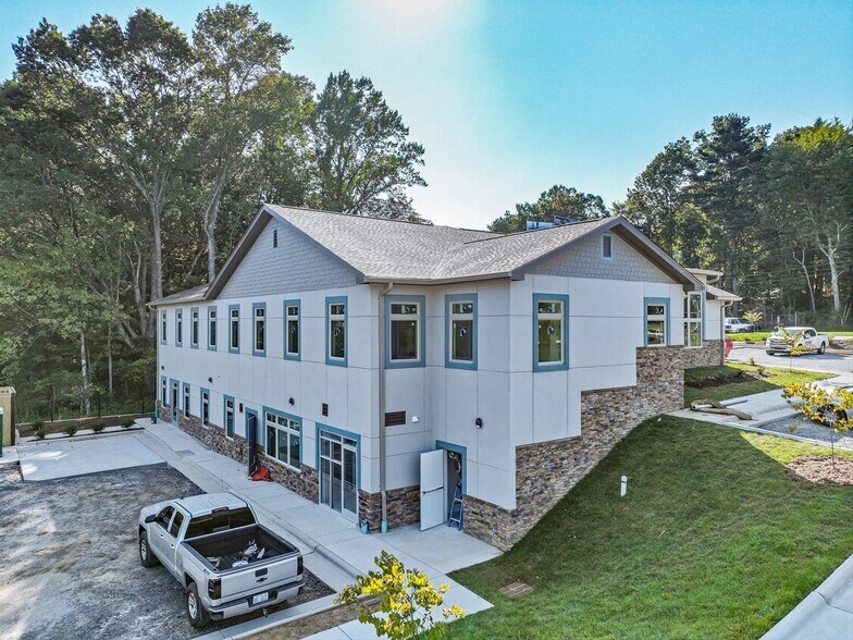 More Photos Of 28 Airport Rd, Arden Office For Lease