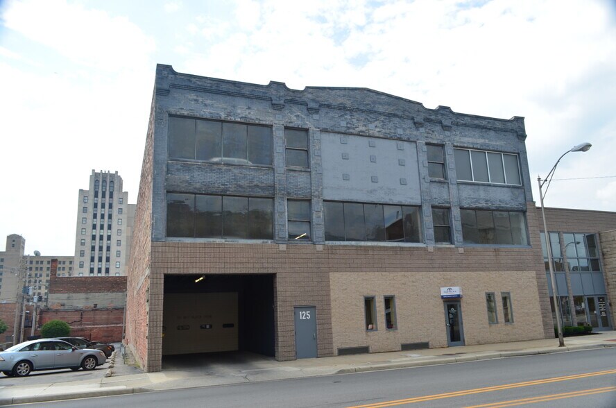 More Photos Of 125 W North St, Lima Office For Sale