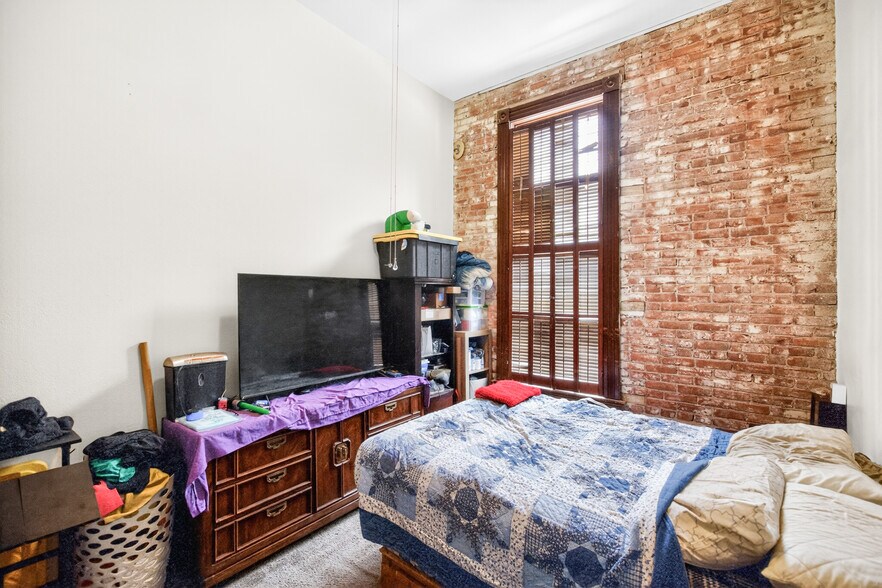More Photos Of 100 Main St, Moro Specialty For Sale