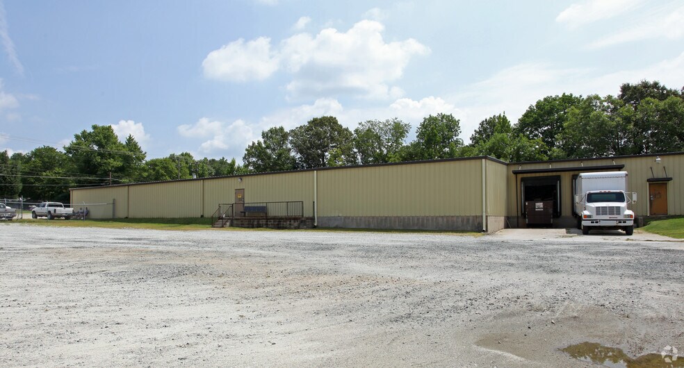 More Photos Of 701 Eden Ter, Archdale Warehouse For Lease