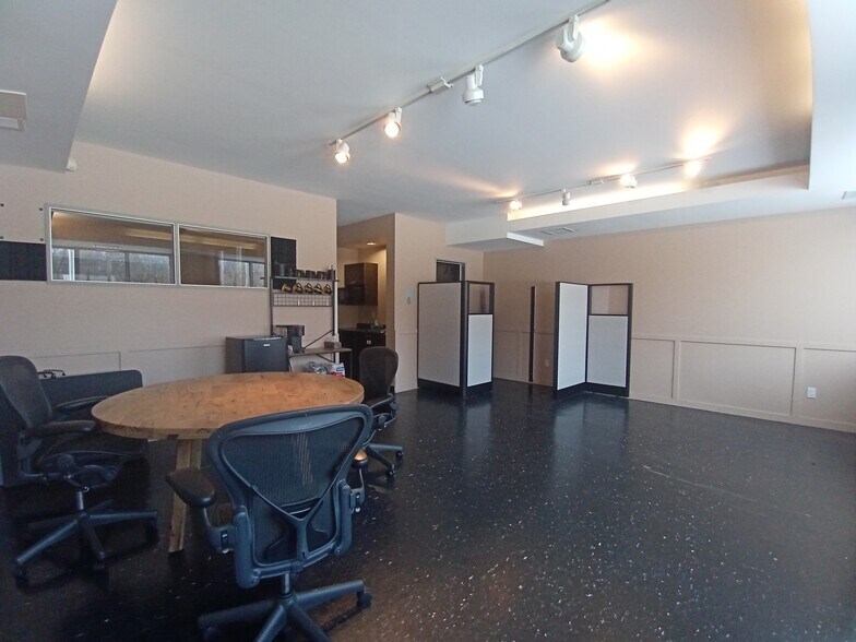 More Photos Of 300 Terry Fox Dr, Ottawa Office For Sale