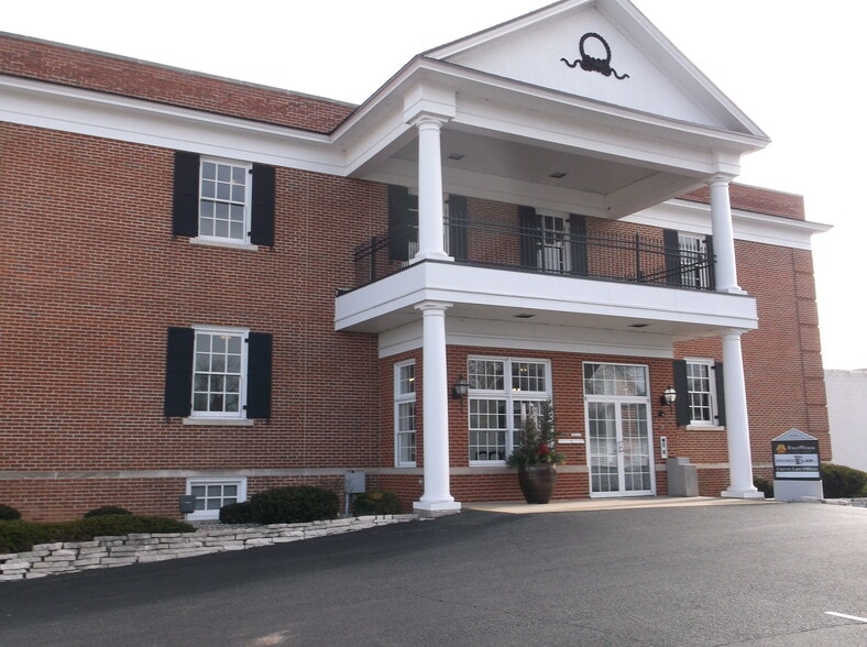 More Photos Of 601 Oregon St, Oshkosh Office For Lease