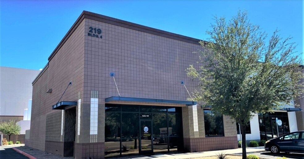 More Photos Of 219 S William Dillard Dr, Gilbert Warehouse For Lease