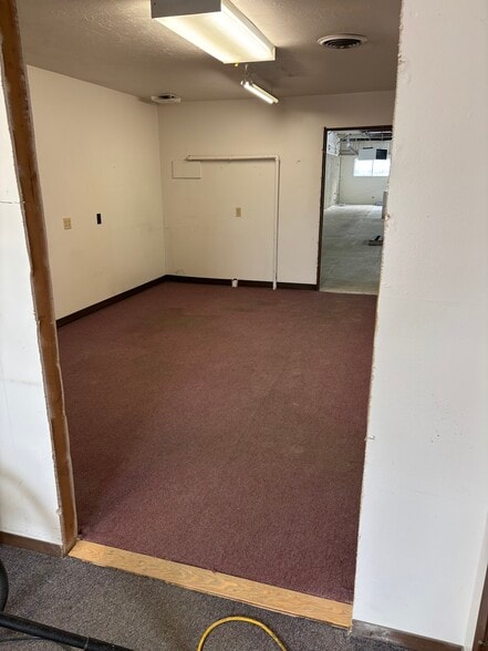 More Photos Of 163 SW Freeman Ave, Hillsboro Warehouse For Lease