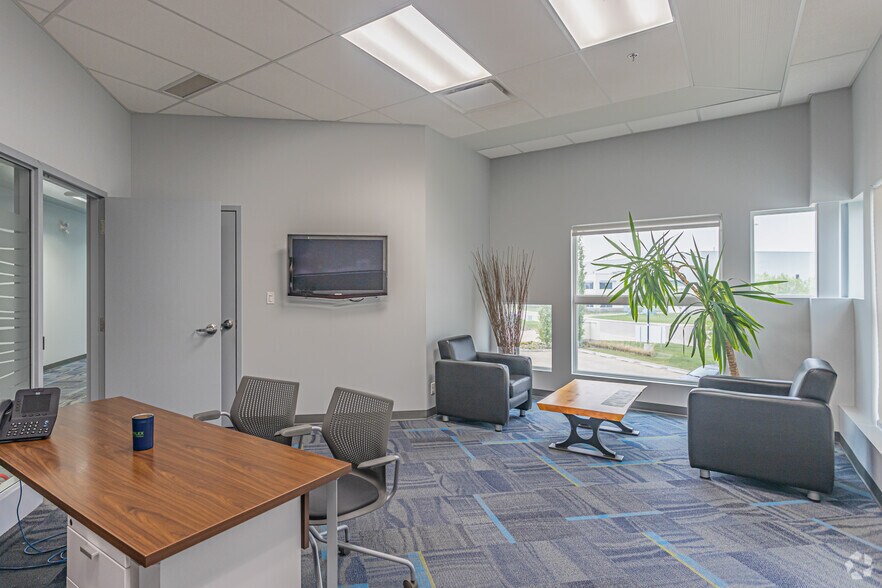 More Photos Of 6810 8th St, Edmonton Warehouse For Lease