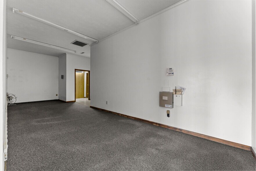 More Photos Of 402-406 Harris Ave, Raeford Storefront Retail Office For Sale