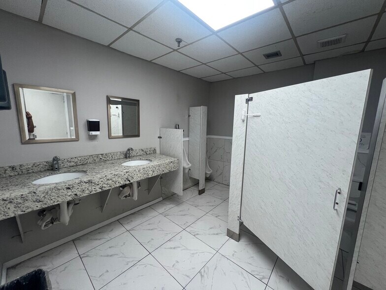 More Photos Of 4445 W 16th Ave, Hialeah Office Residential For Lease