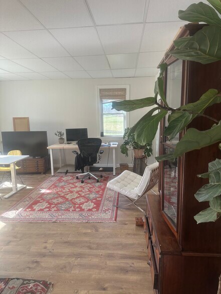 More Photos Of 1041 Main Rd, Westport Office For Lease