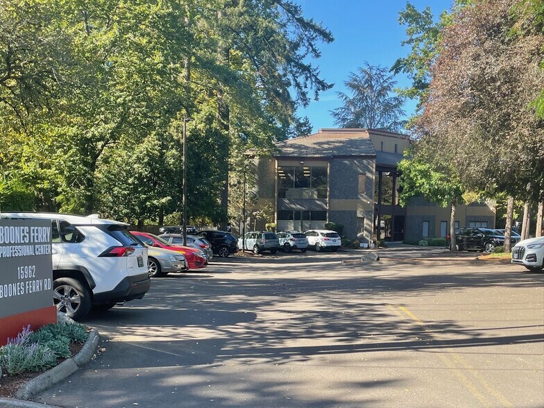 More Photos Of 15962 SW Boones Ferry Rd, Lake Oswego Medical For Lease
