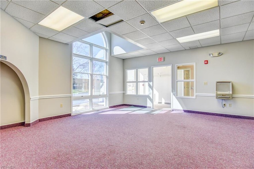 More Photos Of 8790 E Market St, Warren Medical For Sale