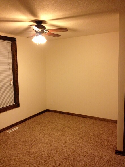 More Photos Of 1004 15th Ave SE, Rochester Flex For Sale