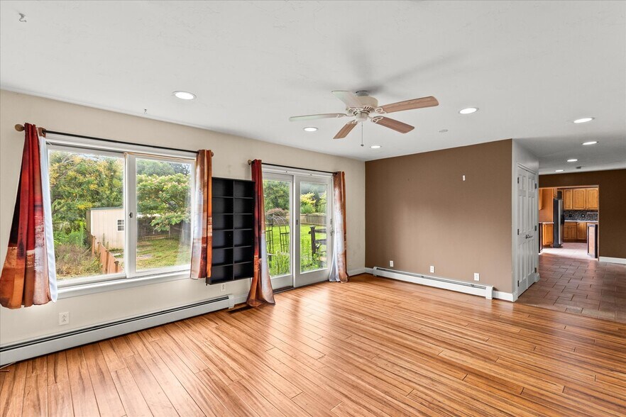 More Photos Of 333 Newcomer Rd, Windsor Veterinarian Kennel For Sale