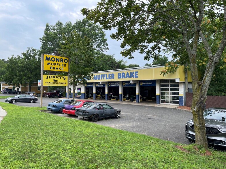 More Photos Of 26 Newtown Rd, Danbury Auto Repair For Lease